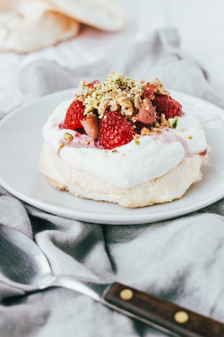 confectionerybliss:  Rhubarb Raspberry Meringues with Pistachio