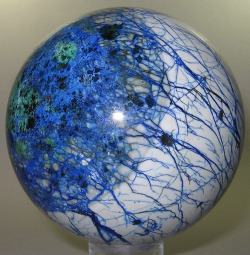 resonance-of-libra:mineralists:  Stunning Crystal Spheres!In