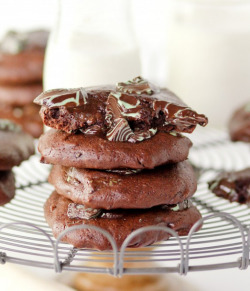 fullcravings:  Mint Fudge Brownie Cookies