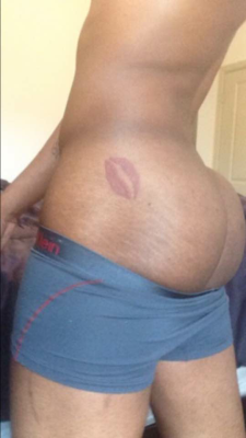 addicted2cakes:  (Submission) Send pics2  Kik carmelmocaswagg