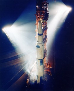 monolithzine:  Saturn V