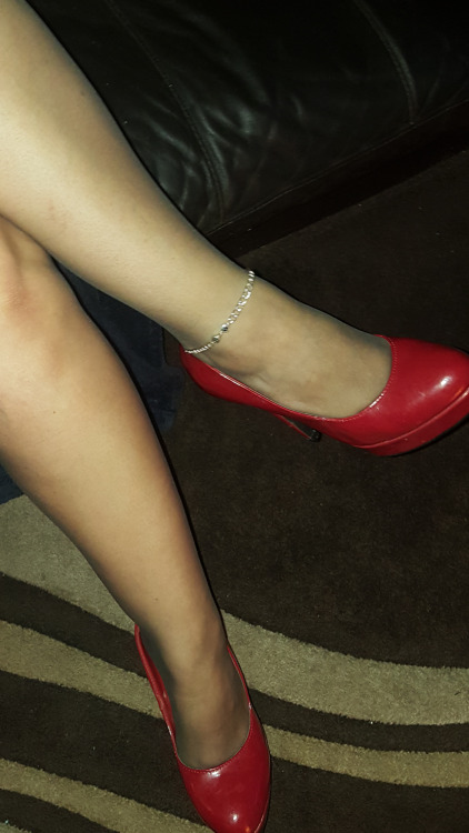 lickmywife69:  love my wife in her barley black tights red stilettos and her “HOT WIFE” ankle bracelet 