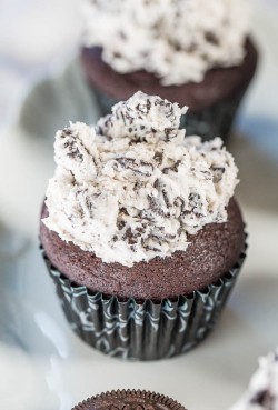 nom-food:  Chocolate cupcakes with cookies and cream frosting