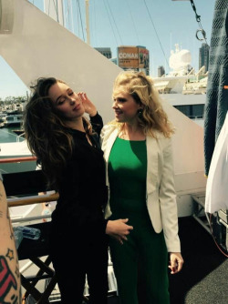 lifeisstrangerous:  Alycia being fab like always and Eliza watching her girlfriend in awe.  