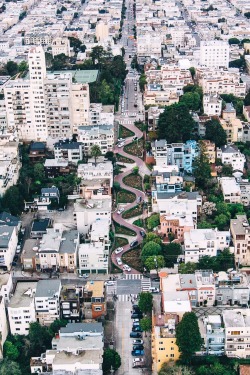 parkmerced:This Lombard Street aerial is pretty awesome. SF.