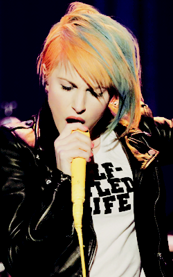escaperooute:  Hayley + recent hairstyles .  