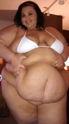 davidg71:  garyplv:  ssbbwbrianna:  New bikini!! My fupa is so