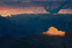 forrestmankins:  Changing light in the Grand Canyon.   Seen this