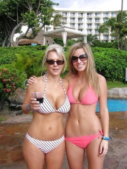 milfs-in-bikinis:  MILF in white!