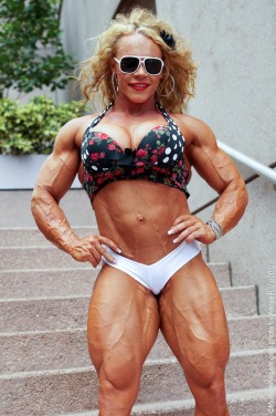 zimbo4444:  ..Aleesha Young..sexy fun mass muscle..  💪👸👍