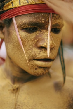unrar:  Garoka, Papua New Guinea, Jodi Cobb.  