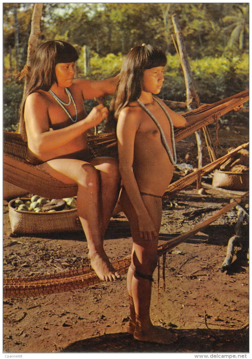 Yawalapiti Brazilian women, via Delcampe. “laulapiti” young girls on the Tuatuari River. Native reserve of Xingu.