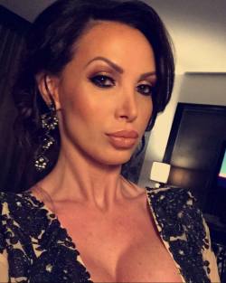 😘 by nikkibenz