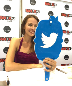 eyesofwitt:   Amy at Fan Expo Canada autograph table this morning