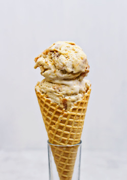 thecakebar:  No-churn banana ice cream with salted caramel swirl 