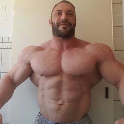 musclementoworship:  drwannabe:  John Leslie  When your nipples