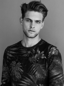 model-hommes:  Mias Van Der Westhuyzen with Next Model Management.