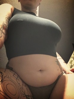 waytoomuchinformation: Loving on my chub.