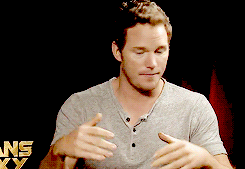 thebatmn:  Chris Pratt interrupts the interview to french braid