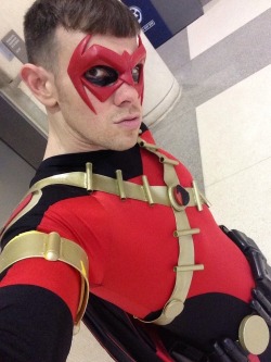 hes-a-hero:  New 52 Red Robin aka GayComicGeek Costume