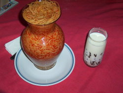shitshilarious:  “whats for dinner mom?” “A vase