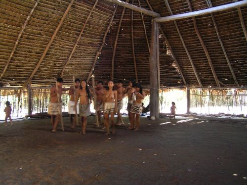 By Pierre Pouliquin.Los BorasLos Boras: the Bora tribe is not native from the Iquitos area, but from further down stream on the Amazon River, close to the border with Brazil. Some families of the tribe have settled near Iquitos to make their tribe known.