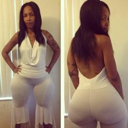 she2damnthick:  Damn You Can See That Cat Snack