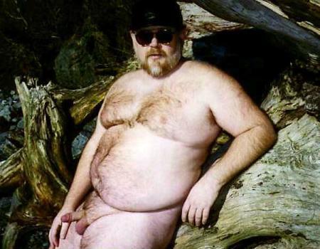 revengeofthebears:  revengeofthebears:  thebigbearcave:  tubbinlondon:  kybear2:  Such a sexy daddy  Gary is a god!  that first pic always makes me cum. it’s so perfect. the way his hairy back is apparent and the side/back of his head… the furry crease
