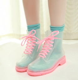 wickedclothes:  Jelly Boots Show of your socks in these clear