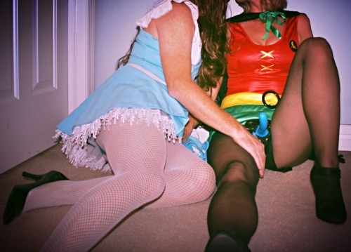 sexsweetsstockingsandsuperheroes:  Costume fun!! —Logan & Ororo— 