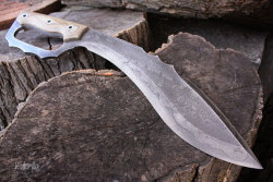 gunsknivesgear:  Kukrilla. This D-guard kukri is an awesome modern