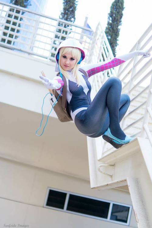 demonsee:    Sarah Hendo as Spider-Gwen   