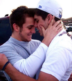 thisiswhatmakeusboys:  ╰( ´・ω・)つ──☆ ♡ ♡ ♡