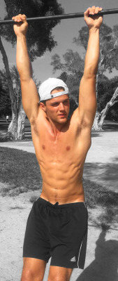 sixpackde:  https://www.tumblr.com/blog/sixpackde