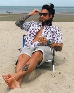 gayfootblog:  beach life…