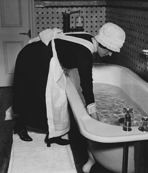 Bill Brandt - Parlourmaid Preparing a Bath before Dinner, 1937