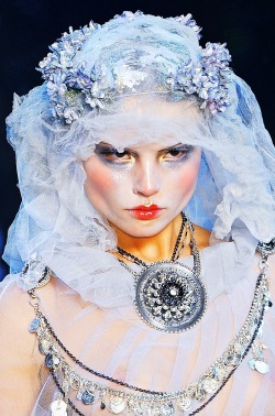 rovrsi:  magdalena frackowiak at john galliano a/w 2009-10  