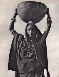 18-15n-77-30w:  dynamicafrica:  Fulani woman in Niger. From: