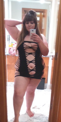 beast-bonnie-sama:  See more of my delicious fat body @ http://bonnie.bigcuties.com/ &