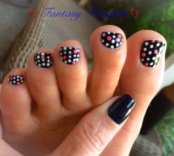 fantasyfootjobs:  New mani/pedi today! I like this color combo.