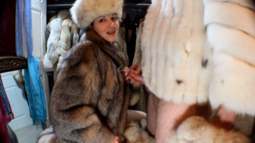 New Eva vid is up: Crystal Cream, which features a nice blast my full length crystal fox fur coat, right up top. Mr. E gets the job done with a blue fox fox muff, which is nice touch. 