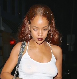 alexander-lvst:  📷PHOTOS OF THE WEEK📷: Rihanna Flashes