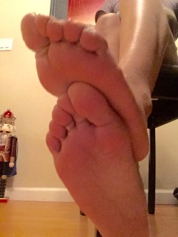 laylamadsole:  Soles! Lick and clean!!  -Maddy
