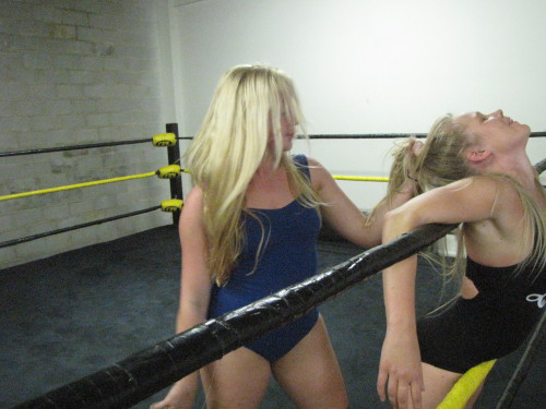 Kimber Lee vs Leah Von Dutch http://nefemalewrestling.com/