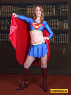 nude-superheroines:  Supergirl cosplay in lib