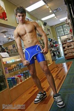 velasco0361:  twitgays:  #malebeauty  Such a shame of the shoes