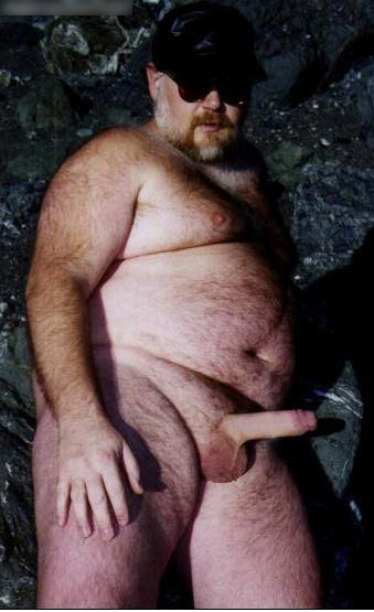 revengeofthebears:  revengeofthebears:  thebigbearcave:  tubbinlondon:  kybear2:  Such a sexy daddy  Gary is a god!  that first pic always makes me cum. it’s so perfect. the way his hairy back is apparent and the side/back of his head… the furry crease