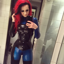 starfucked:  Mirror selfie 😝👌 Wearing catsuit from #madduckdesigns