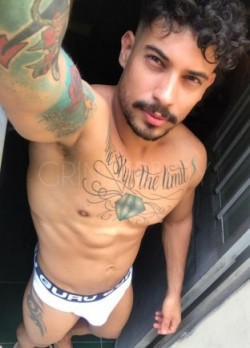 chacales-latinos:  vergasyfetichesgay:  Fernando Milano, guapo