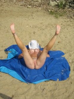 yummyamateursluts69:  Amateur Videos Updated Daily - My Twitter - Chat
